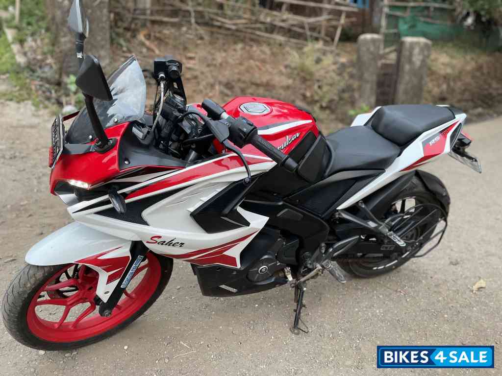 Bajaj Pulsar RS 200 ABS