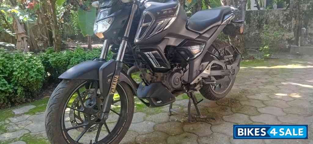 Mat Black Yamaha FZ-S