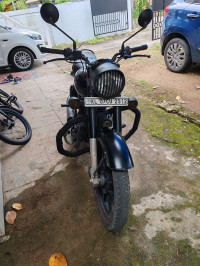 Black Royal Enfield Classic 350 BS VI