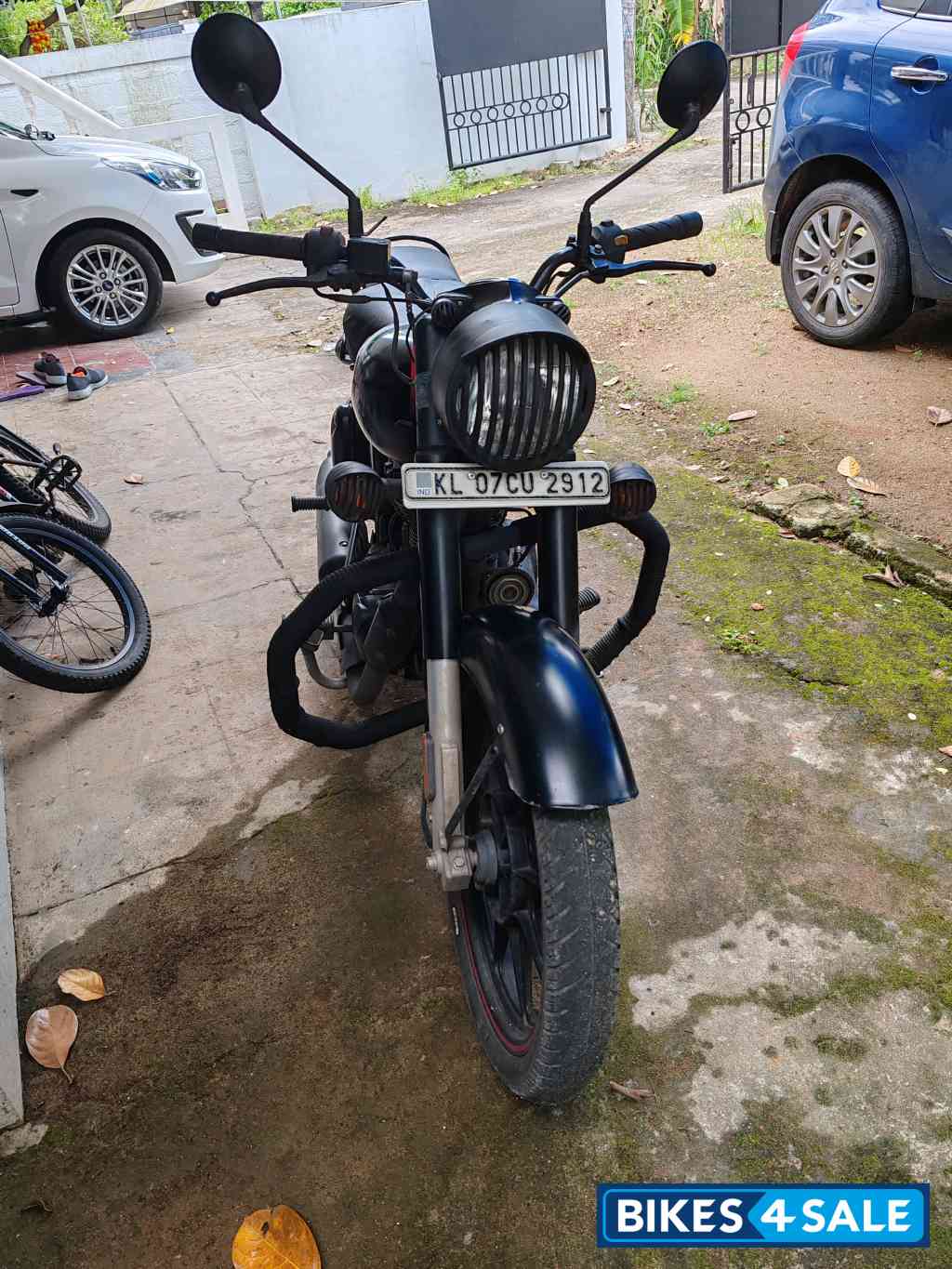 Black Royal Enfield Classic 350 BS VI