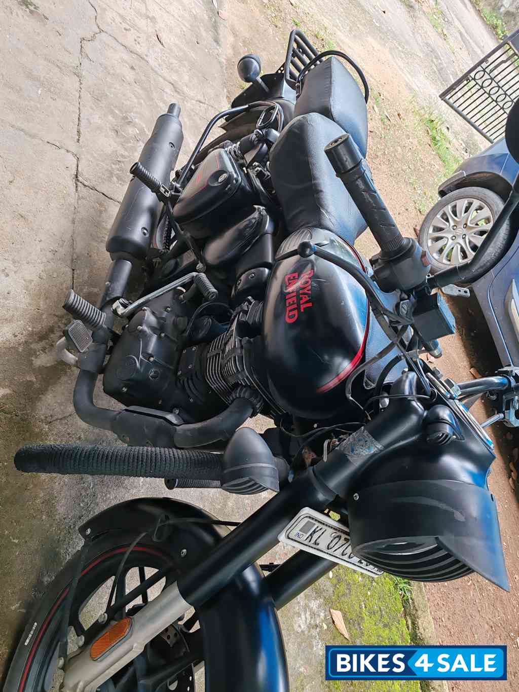 Black Royal Enfield Classic 350 BS VI