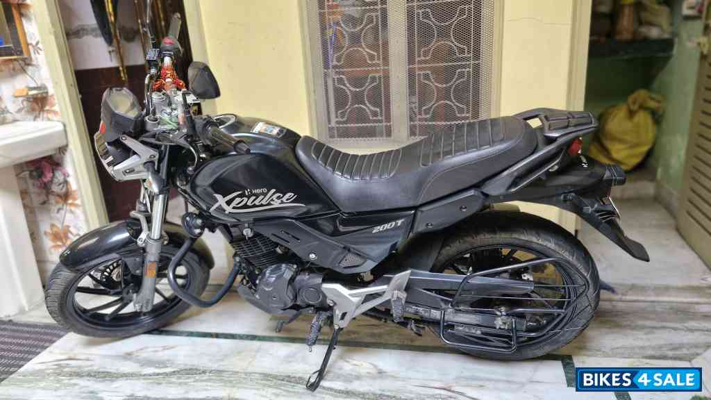 Black Hero XPulse 200T