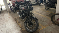 Black Bajaj Avenger 220 DTS-i
