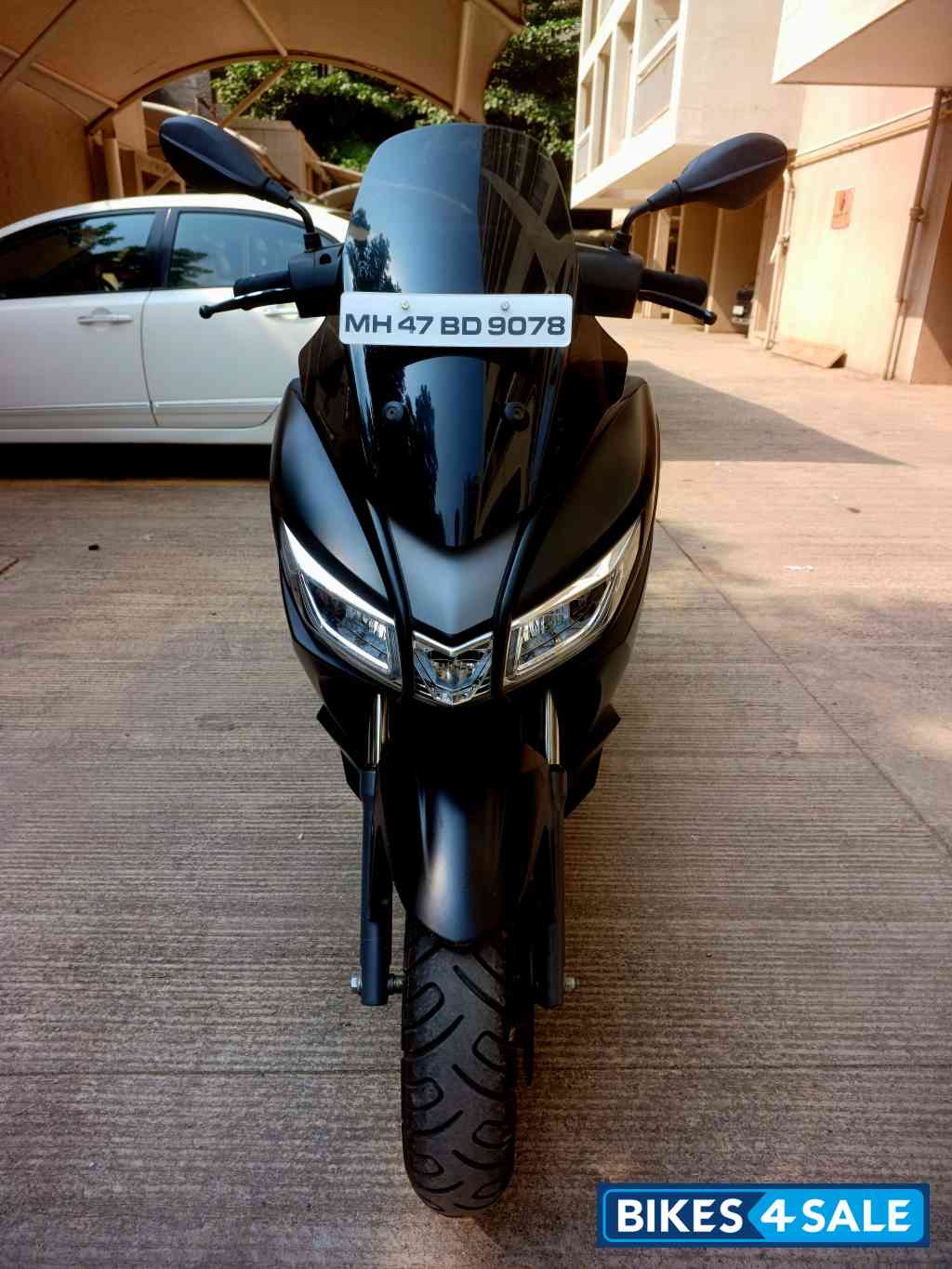 Black Aprilia SXR 160