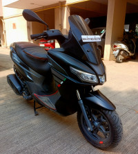 Black Aprilia SXR 160