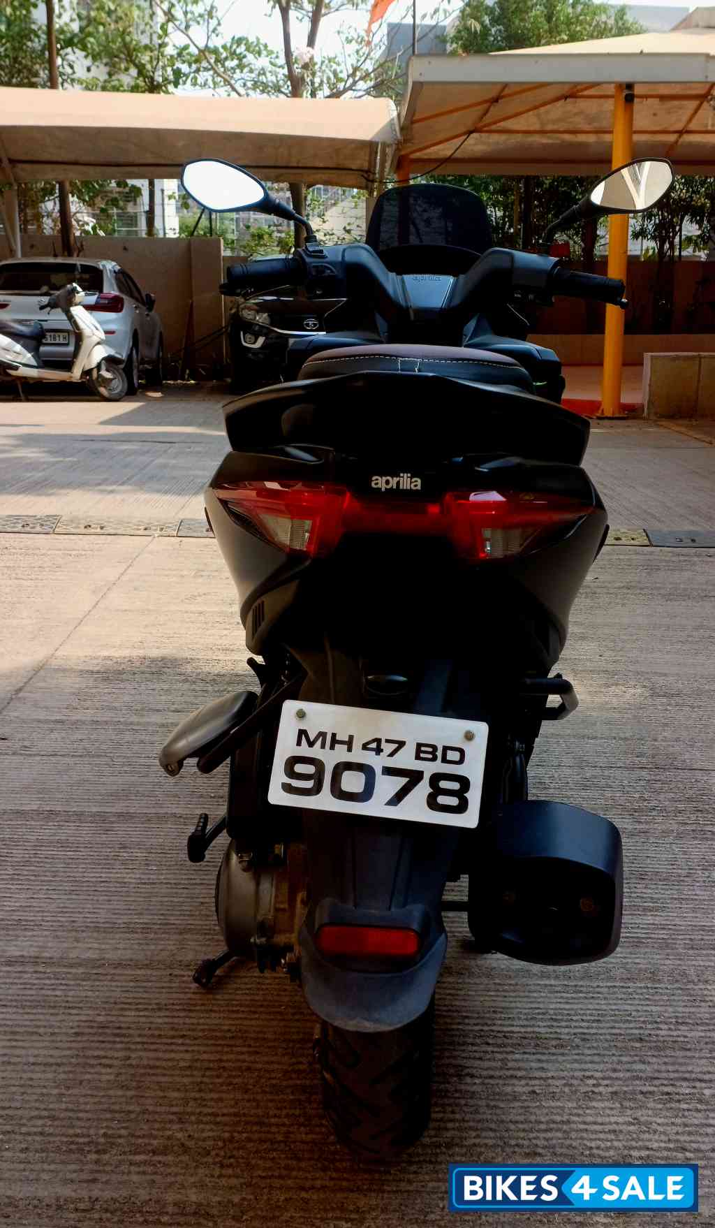 Black Aprilia SXR 160