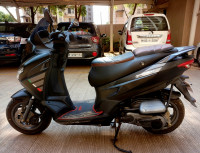 Black Aprilia SXR 160