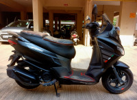 Black Aprilia SXR 160