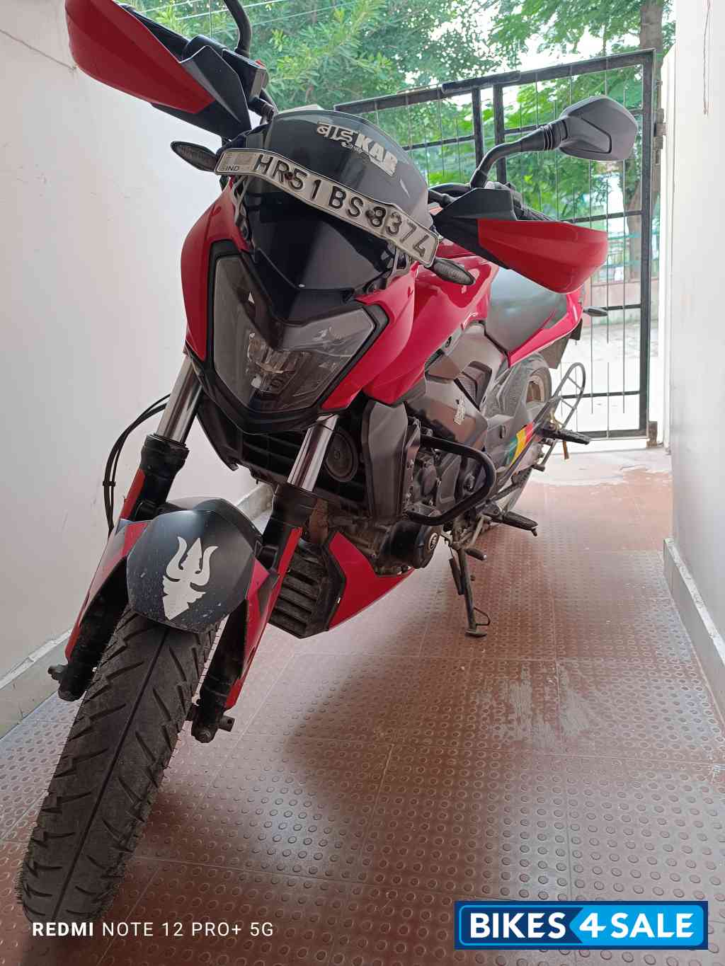 Red Bajaj Dominar 400 Disc