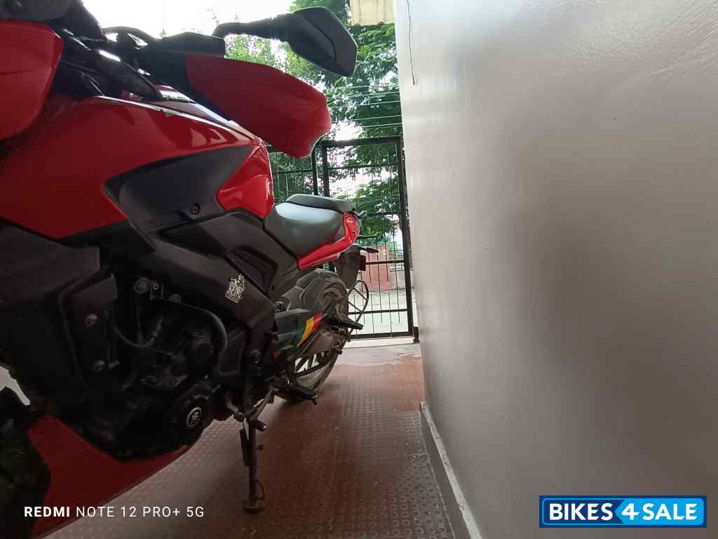Red Bajaj Dominar 400 Disc