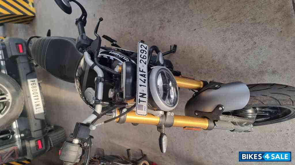 Phantom Black Triumph Speed 400