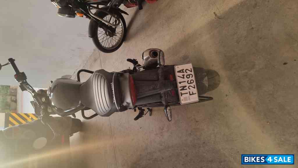 Phantom Black Triumph Speed 400