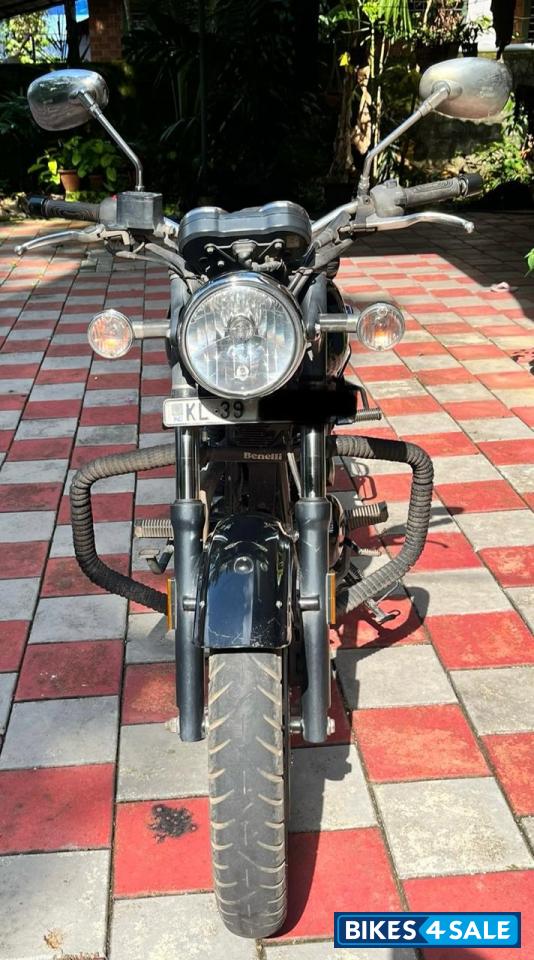 Black Benelli Imperiale 400 BS6