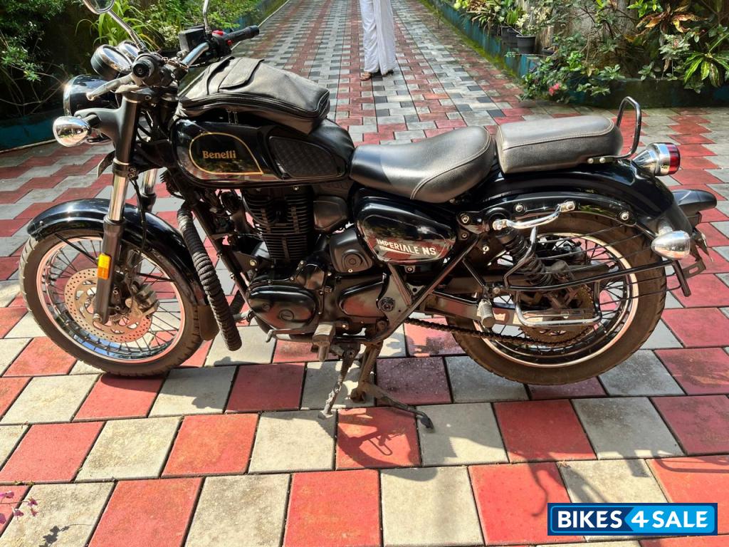 Black Benelli Imperiale 400 BS6