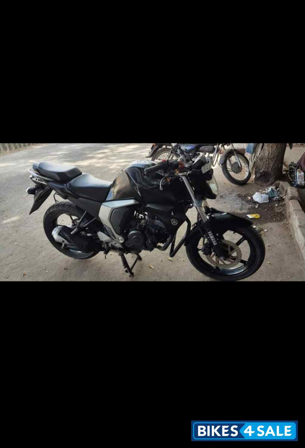 Black Yamaha FZ FI V2