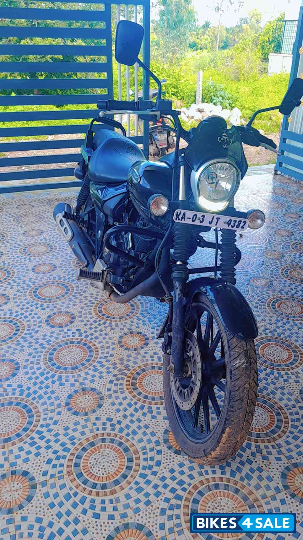 Bajaj Avenger Street 180
