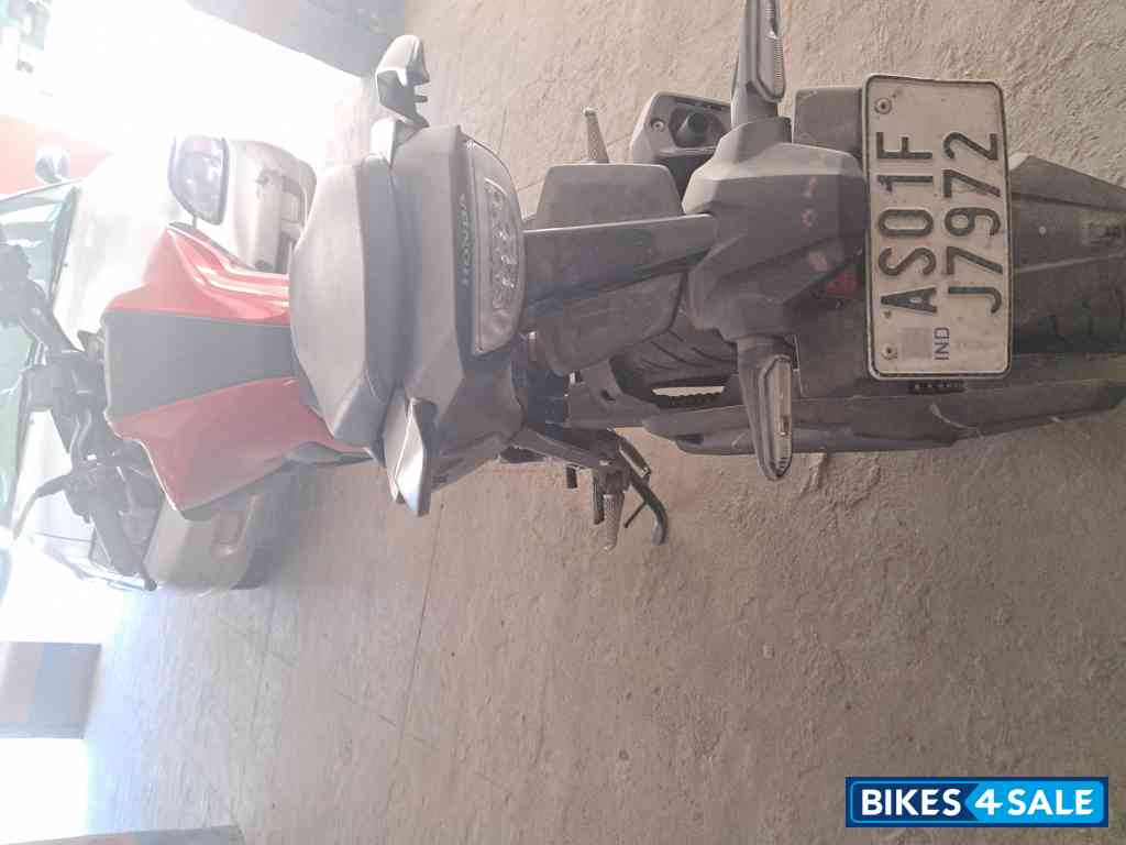 Honda CB300F Deluxe Pro