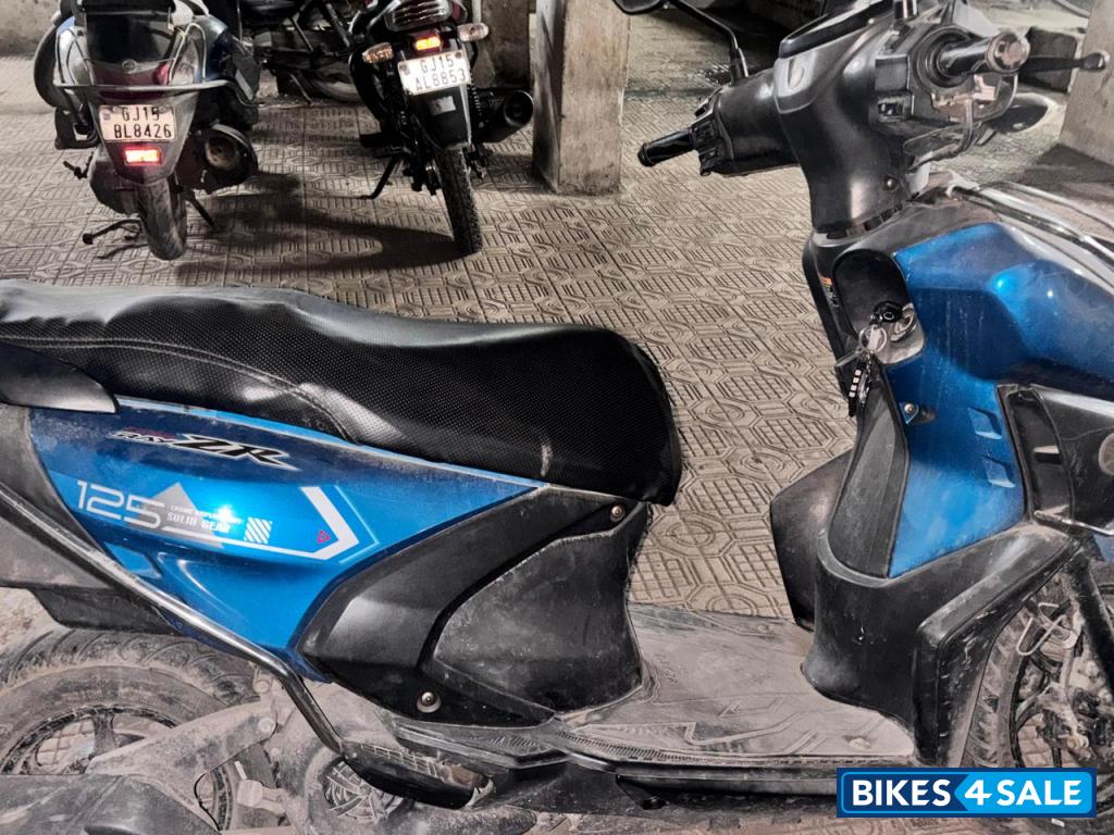 Blue Yamaha Ray ZR 125 Fi Hybrid Disc