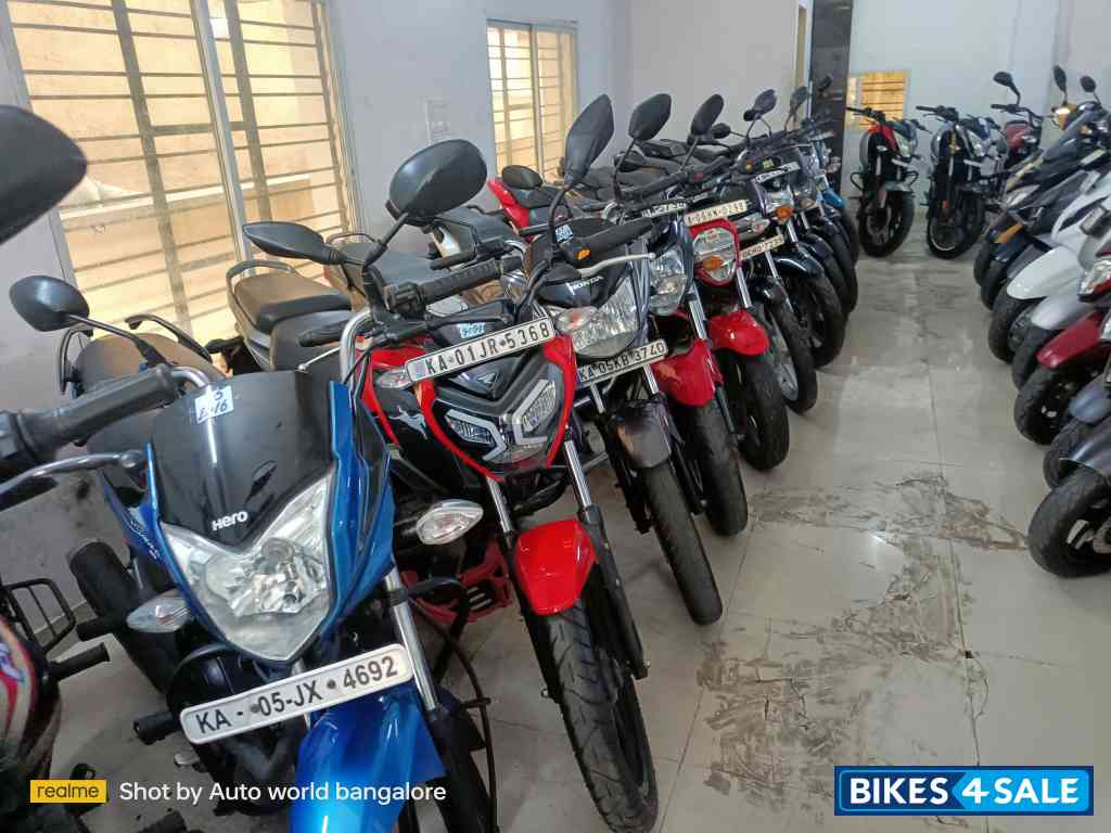 Bajaj Pulsar RS 200 ABS