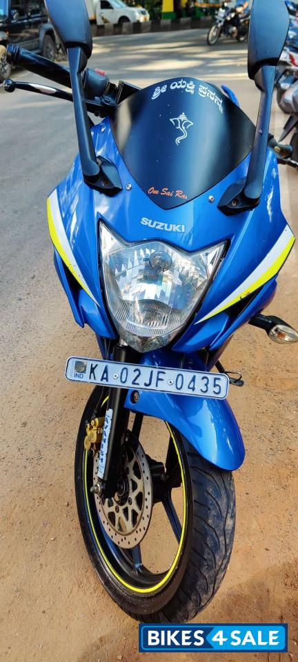 Blue Suzuki Gixxer SF