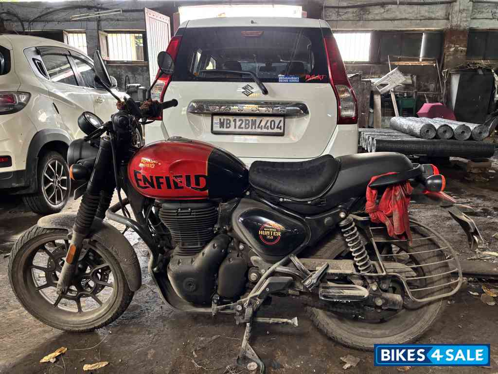 Red Royal Enfield Hunter 350 Metro