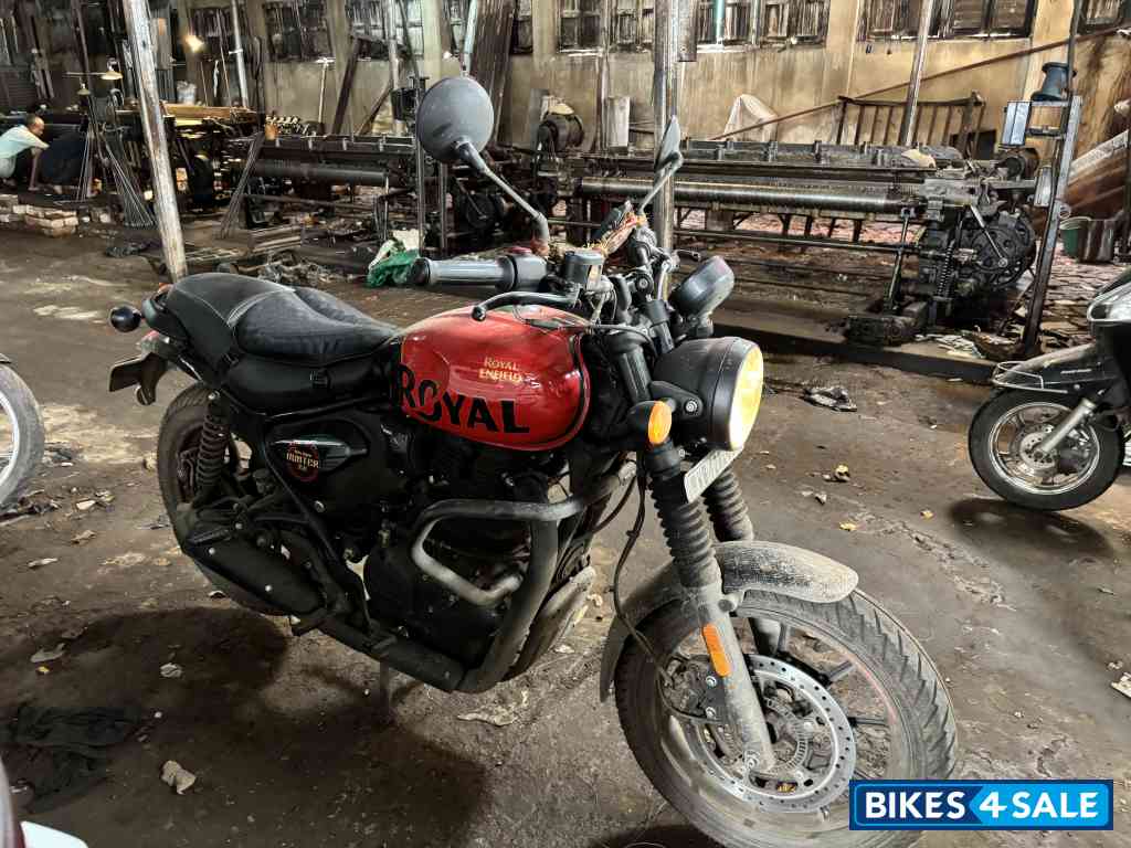 Red Royal Enfield Hunter 350 Metro