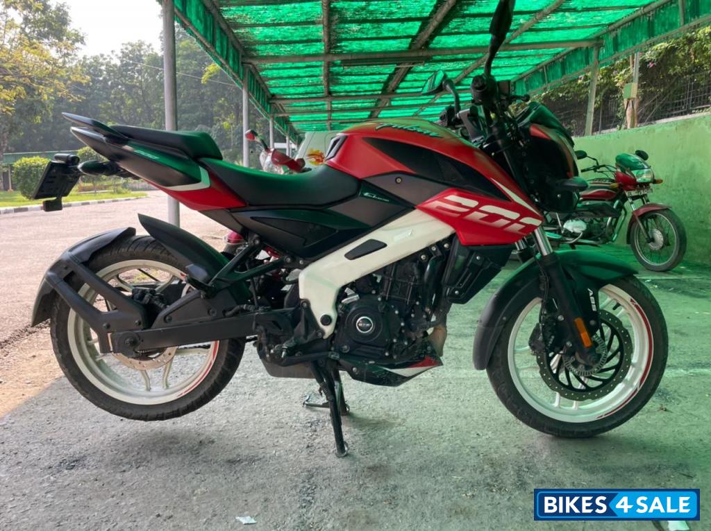 Red White Bajaj Pulsar 200 NS