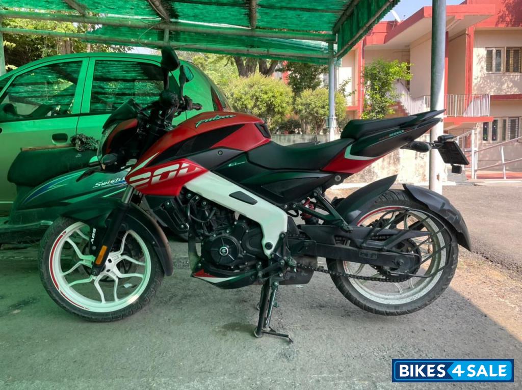 Red White Bajaj Pulsar 200 NS