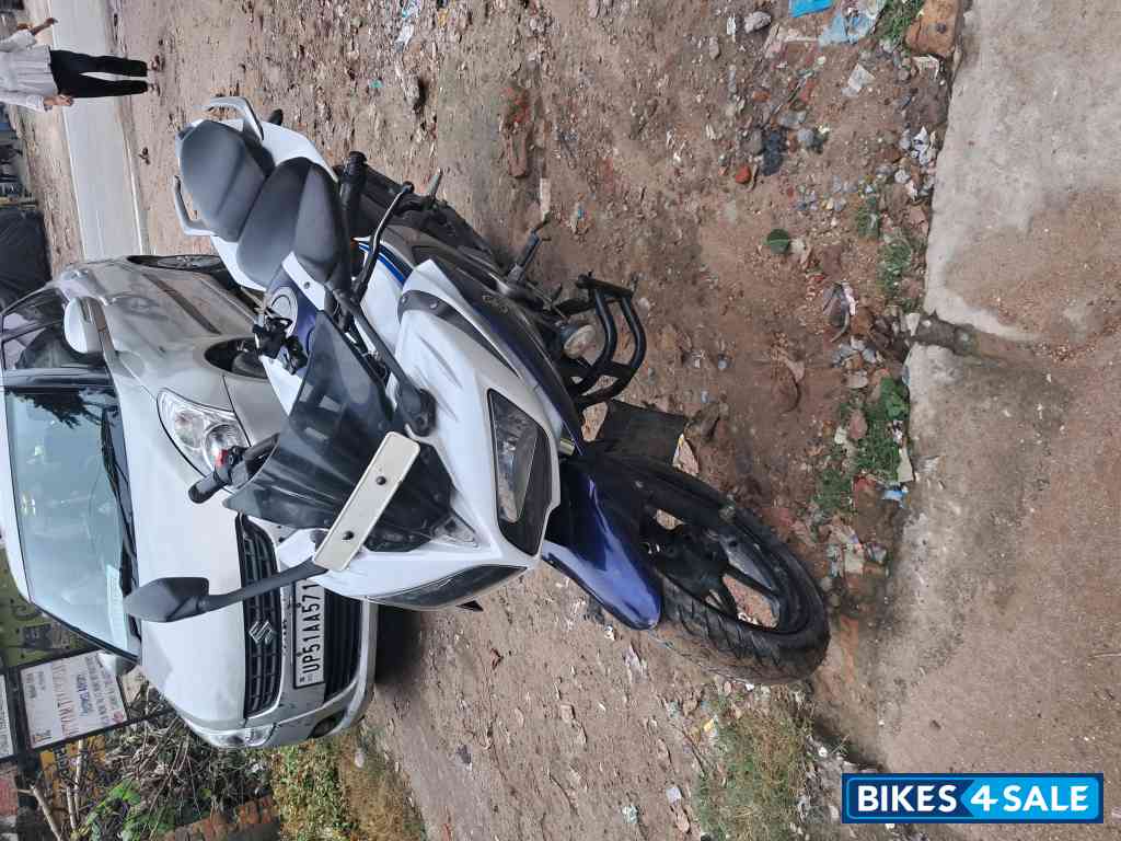 Blue White Yamaha Fazer FI V2