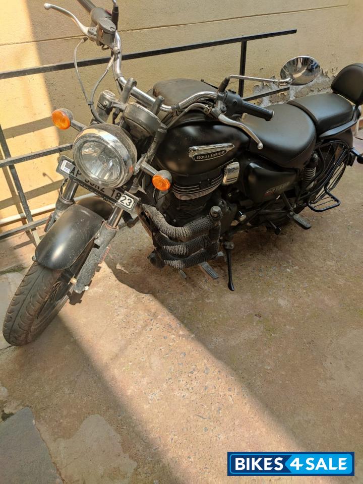 Stellar Black Royal Enfield Meteor 350 Stellar