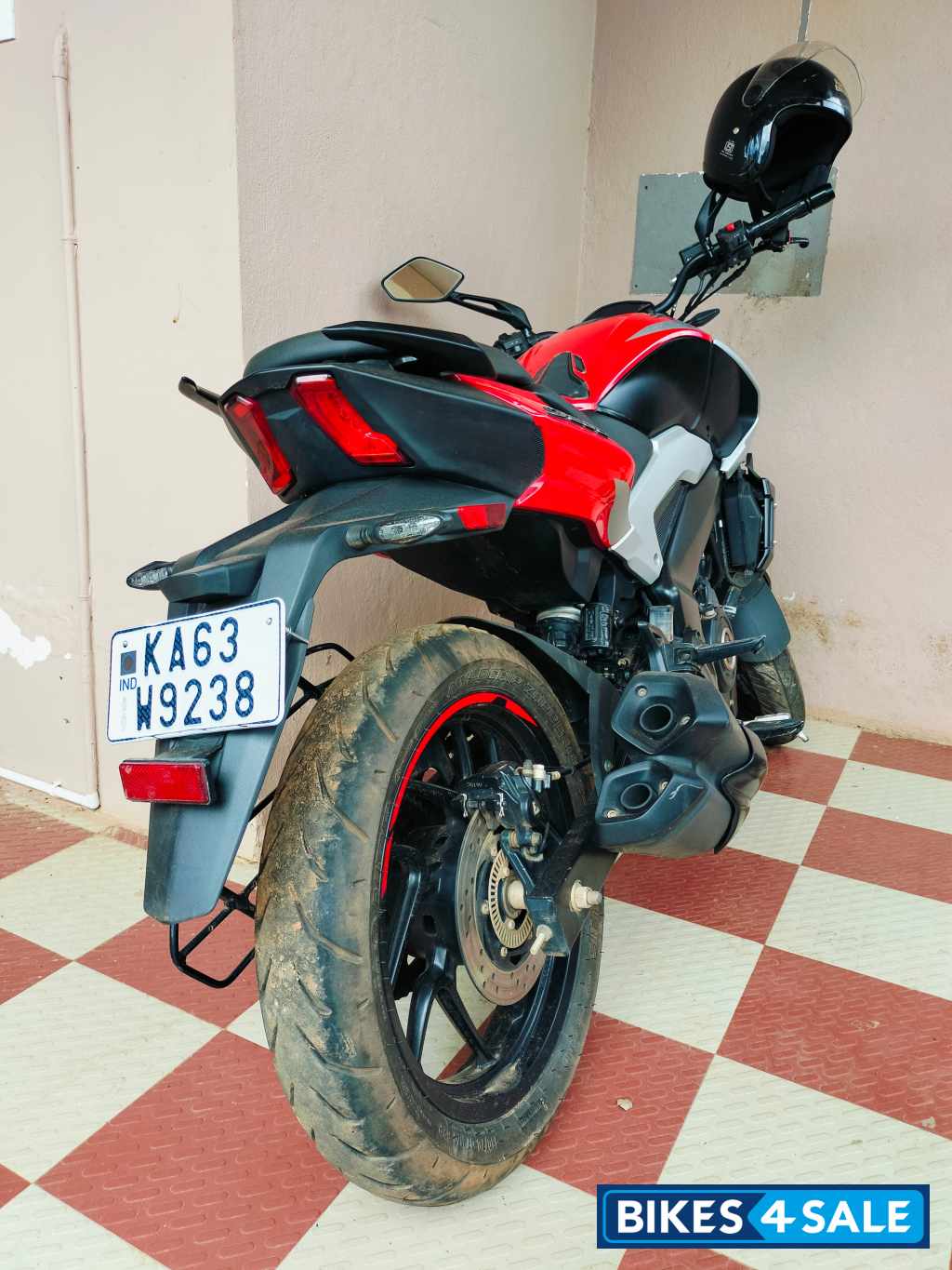 Red Bajaj Dominar 250