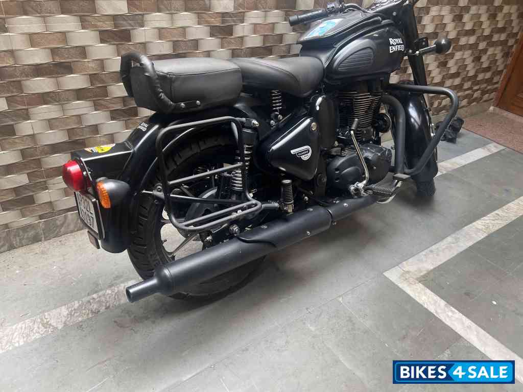 Royal Enfield Classic Stealth Black