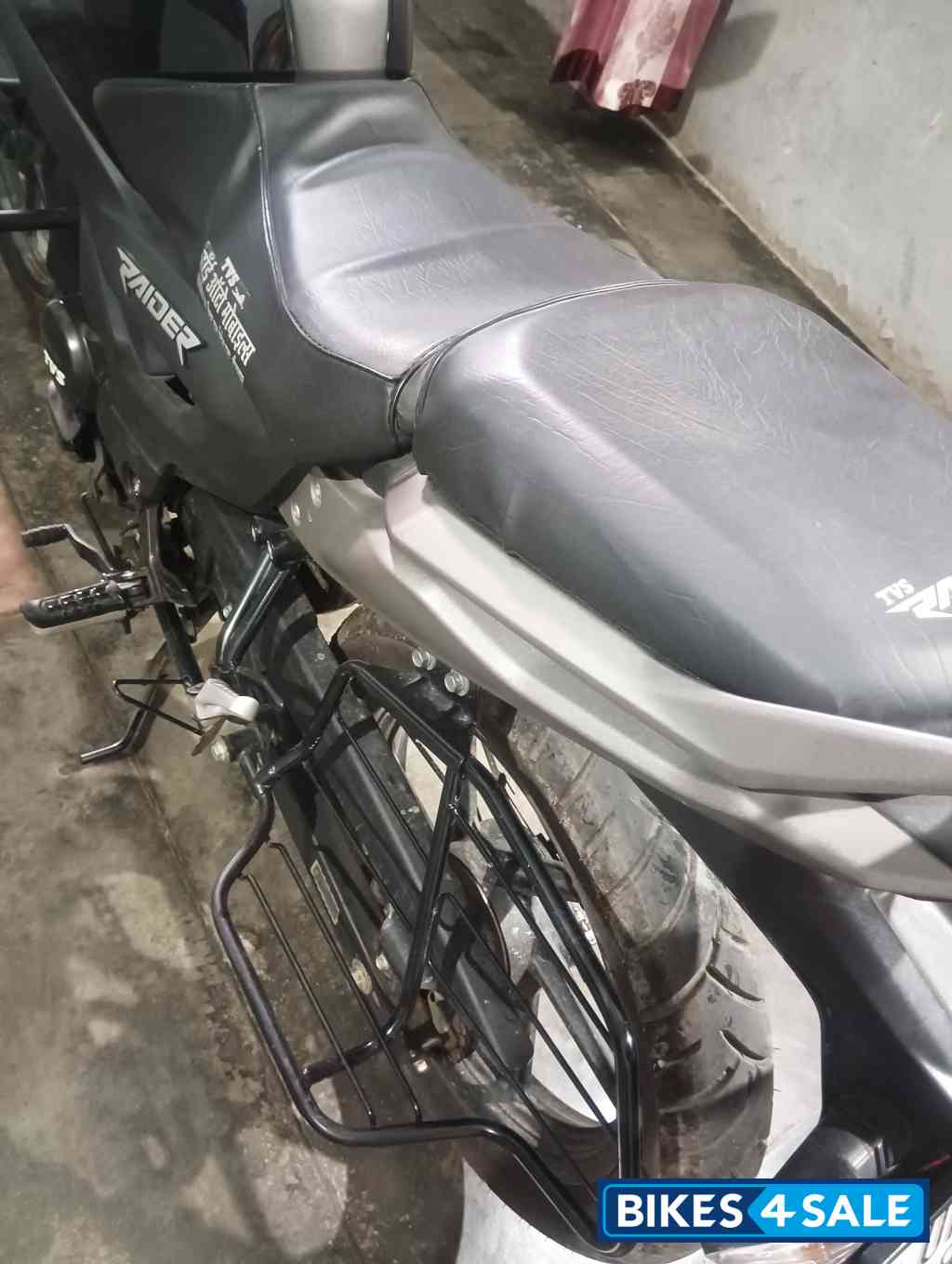 TVS Raider Split Seat