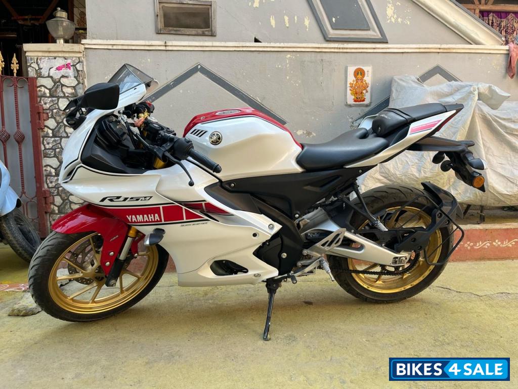 Yamaha R15M WGP 60th Anniversary Edition