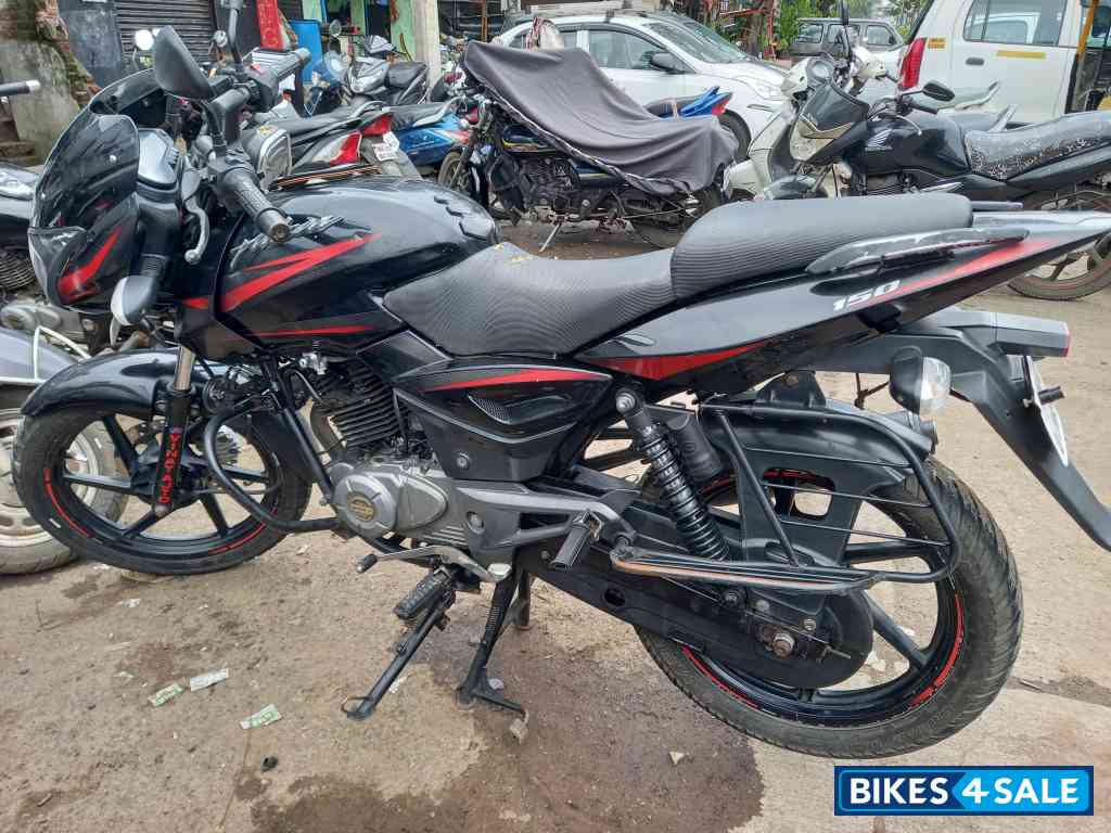 Black Bajaj Pulsar 150 DTSi