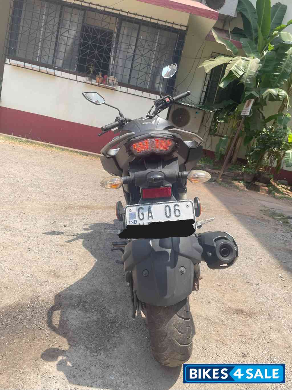 Matt Black Yamaha FZ25