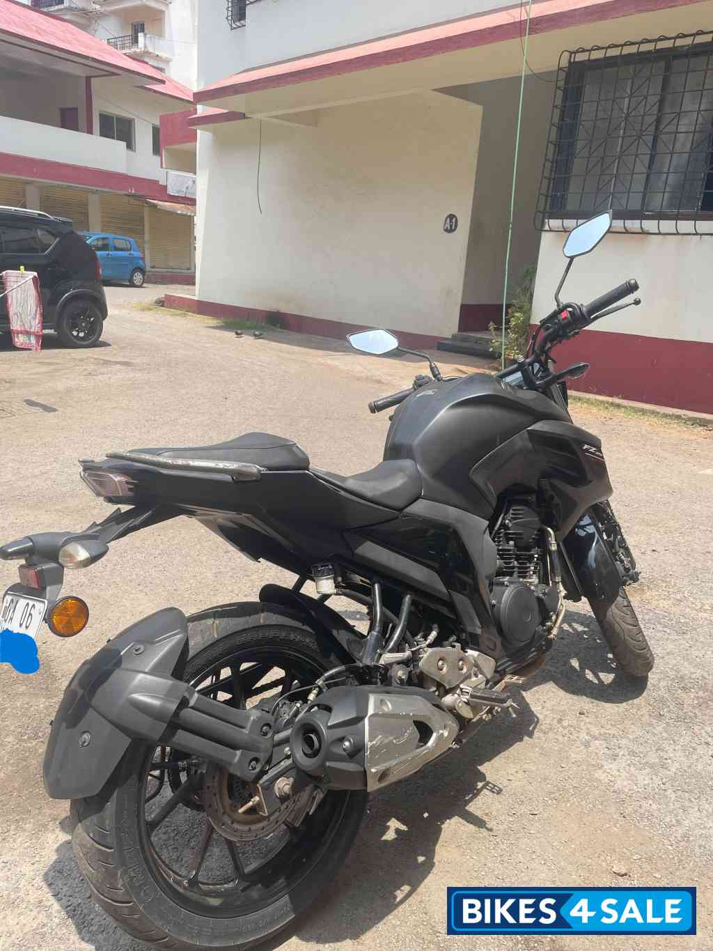 Matt Black Yamaha FZ25