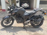 Matt Black Yamaha FZ25