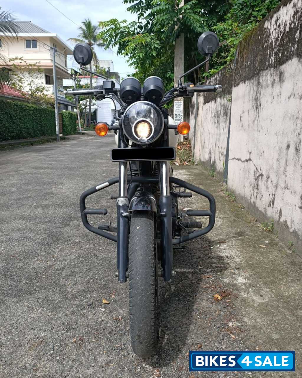 White Royal Enfield Thunderbird X 350