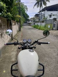 White Royal Enfield Thunderbird X 350
