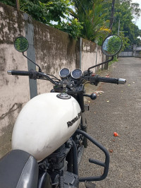 White Royal Enfield Thunderbird X 350