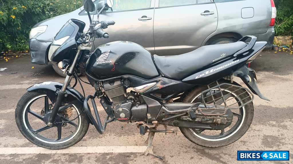 Black Honda CB Unicorn