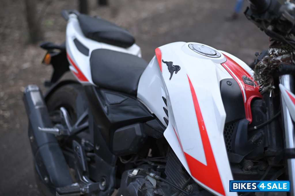 TVS Apache RTR 200 4V Race Edition 2.0