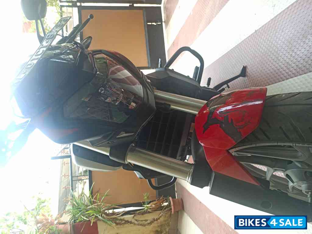 Canyon Red Bajaj Dominar 250 2022