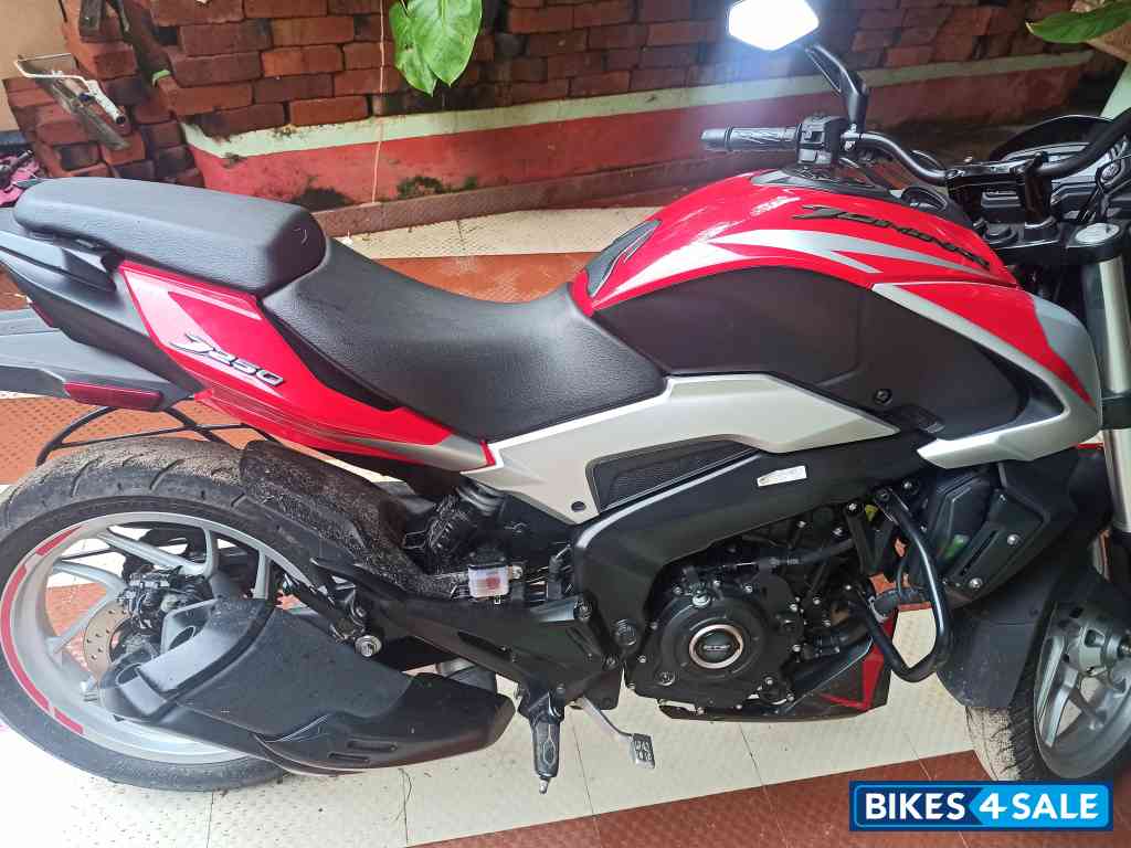 Canyon Red Bajaj Dominar 250 2022