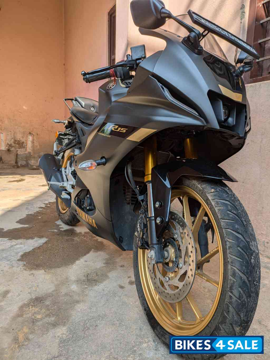 Black Yamaha R15 V4