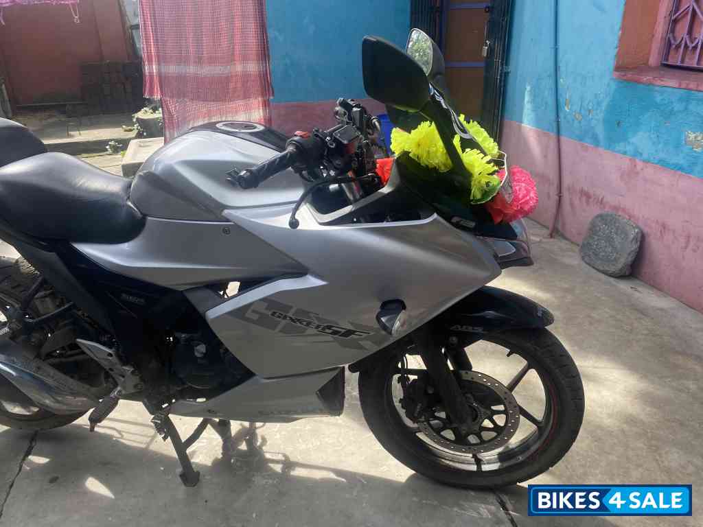 Suzuki Gixxer SF Fi