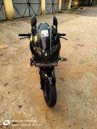 Black Bajaj Pulsar 220F