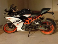 Black KTM RC 200