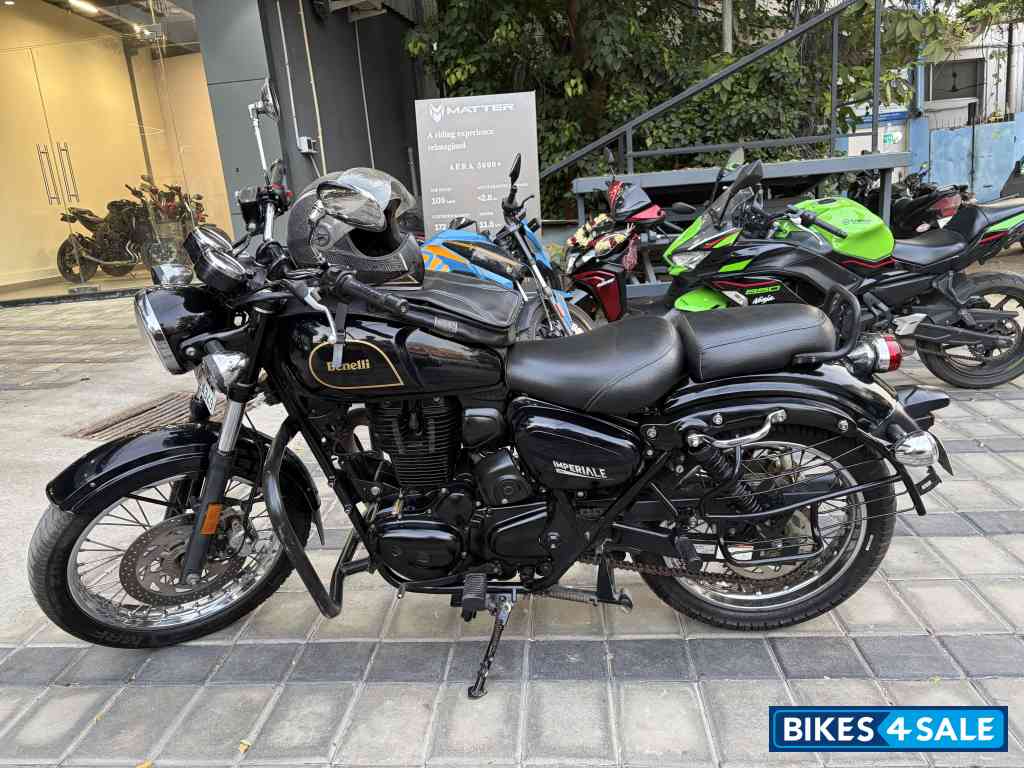 Black Benelli Imperiale 400